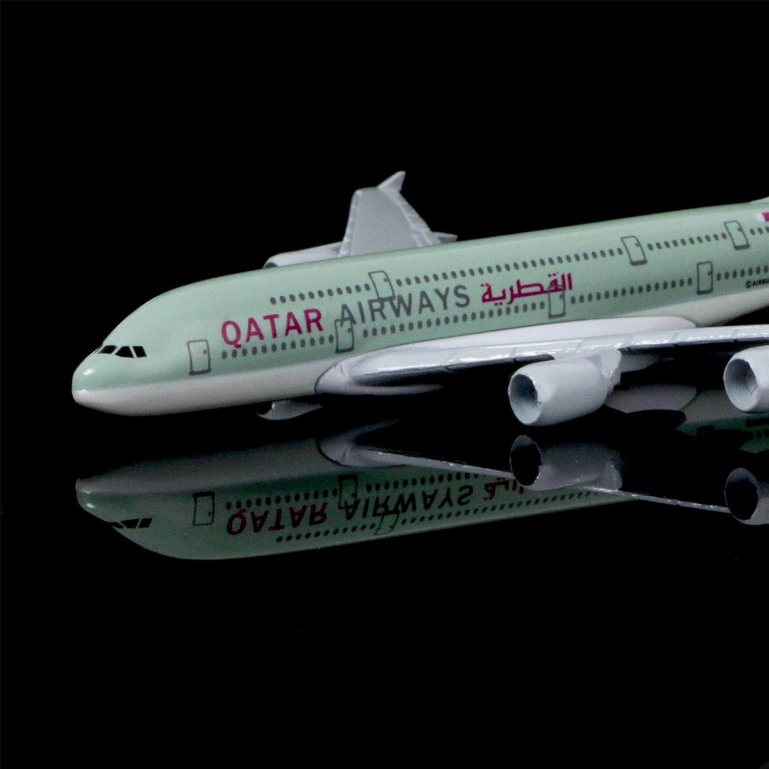 1:400 16cm Air Bus A380 Qatar  - огляд і ціна Party Games Bus